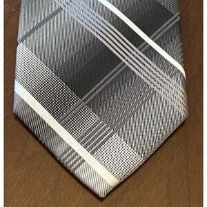 Van Heusen Gray Black 60% Silk 40% Polyester Men’s Neck Tie Made In China